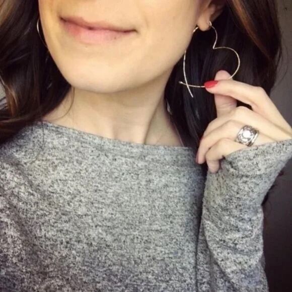 Stella & Dot Silver Hammered Wire Heart Hoop Earrings 2” - Picture 5 of 6